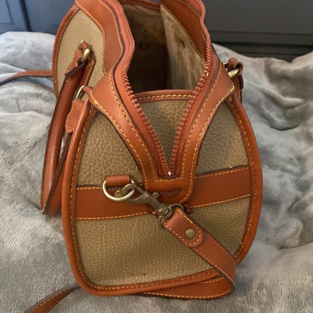 Imitation Dooney & Bourke purse. - Picture 2 of 7